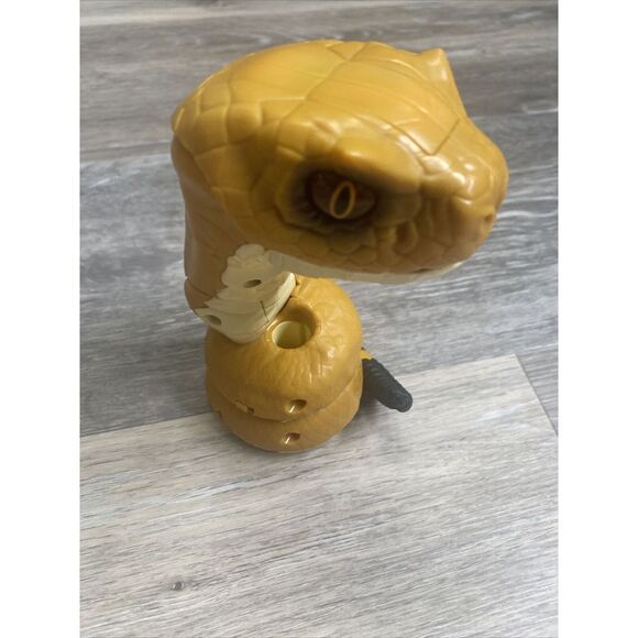 Fingerlings WowWee Untamed TOXIN King Cobra Snake Interactive Toy - Picture 2 of 4